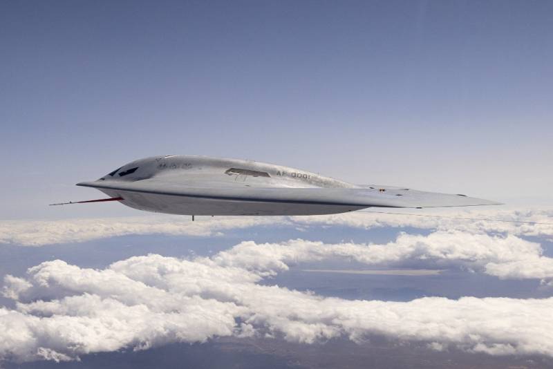 El nuevo bombardero Northrop Grumman B-21 durante sus pruebas de vuelo. (foto USAF) El nuevo bombardero Northrop Grumman B-21 durante sus pruebas de vuelo. (foto USAF)