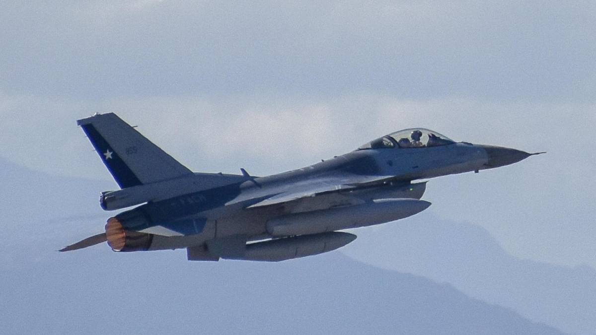 F-16C Block 50, numeral 855 de la Fuerza A�rea de Chile (FACh) con su nuevo esquema de pintura Foto: Instagram @hotelconindia 
