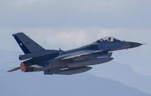 F-16C Block 50, numeral 855 de la Fuerza A�rea de Chile (FACh) con su nuevo esquema de pintura Foto: Instagram @hotelconindia 