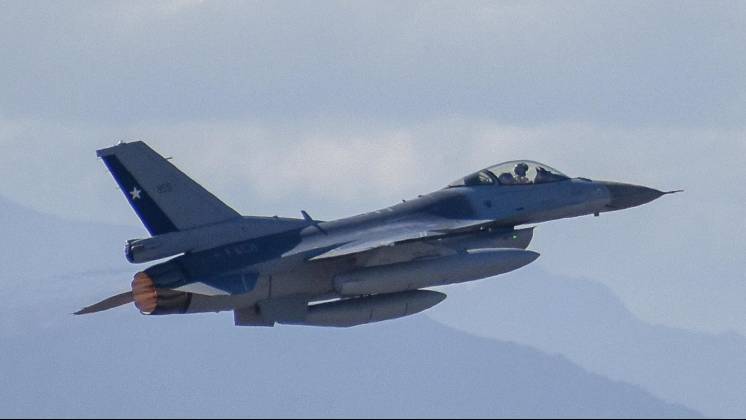 F-16C Block 50, numeral 855 de la Fuerza A�rea de Chile (FACh) con su nuevo esquema de pintura Foto: Instagram @hotelconindia 