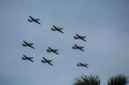 Formaci�n en escuadr�n de los Flying Legend TP‑75 Dulus del Escuadr�n de Combate �Dragones�. (Cr�ditos: FARD)