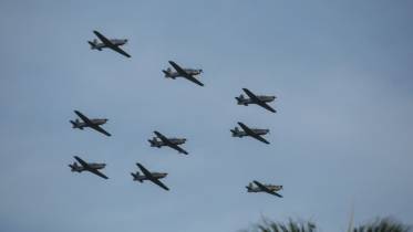 Formaci�n en escuadr�n de los Flying Legend TP‑75 Dulus del Escuadr�n de Combate �Dragones�. (Cr�ditos: FARD)