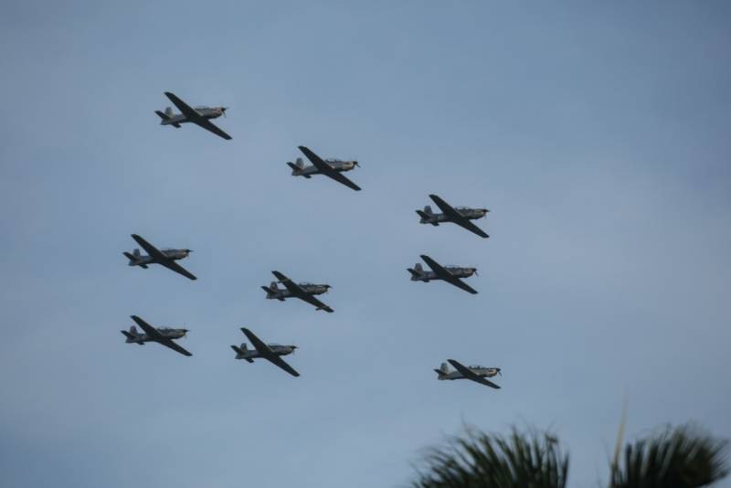 Formación en escuadrón de los Flying Legend TP‑75 Dulus del Escuadrón de Combate “Dragones”. (Créditos: FARD) Formación en escuadrón de los Flying Legend TP‑75 Dulus del Escuadrón de Combate “Dragones”. (Créditos: FARD)