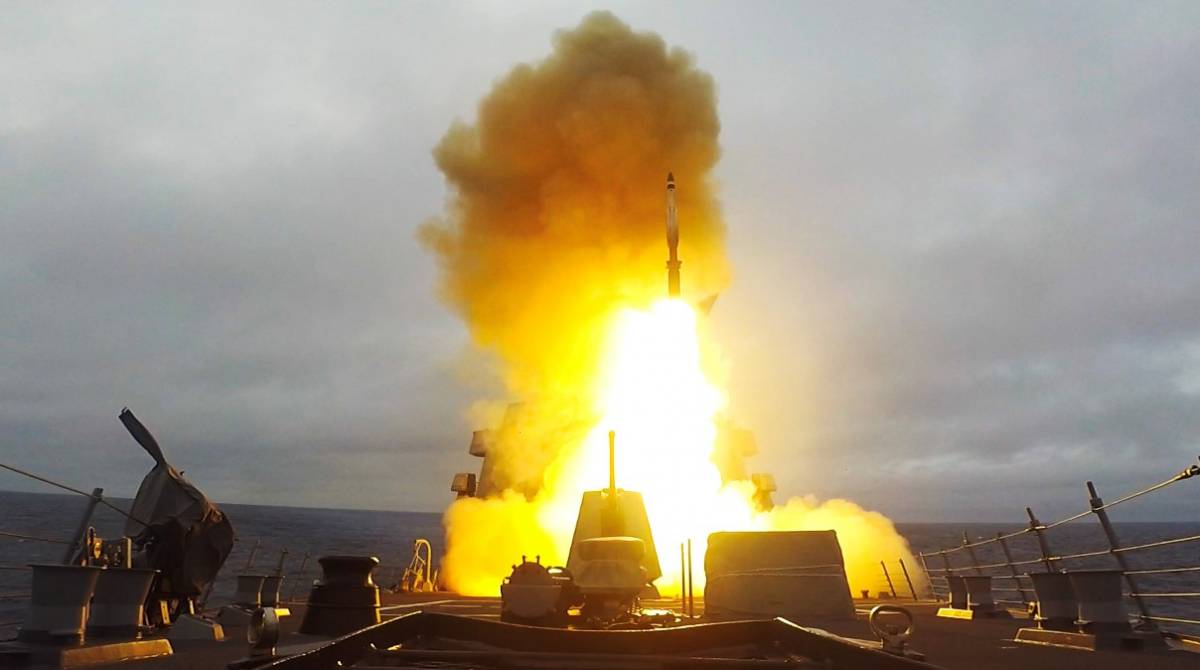 El destructor USS �Paul Ignatius� (DDG 117) lanza misiles SM-3 Blk IA en un ejercicio en 2021 (US Navy)