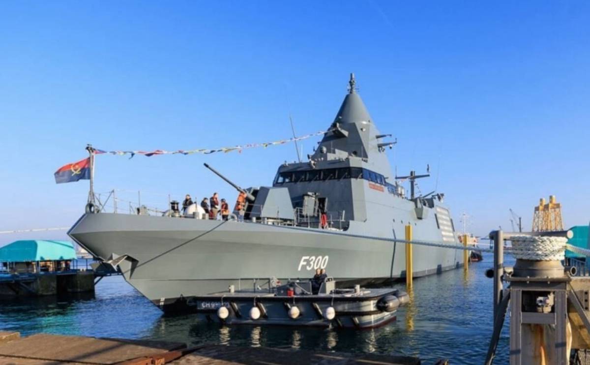 La nueva corbeta NRA �Ekuikui II� tras su puesta a flote en los astilleros de Cherburgo. (foto CMN)