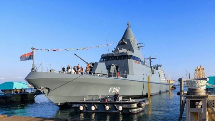 La nueva corbeta NRA �Ekuikui II� tras su puesta a flote en los astilleros de Cherburgo. (foto CMN)