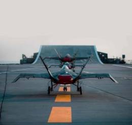 Nav�o portadrones Shahid Bagheri de la Armada de Ir�n.