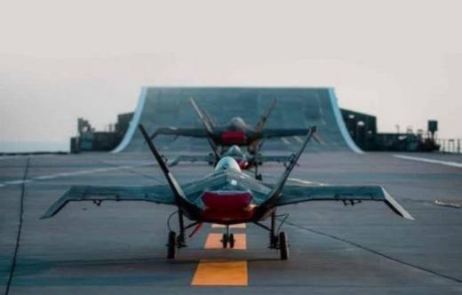 Nav�o portadrones Shahid Bagheri de la Armada de Ir�n.