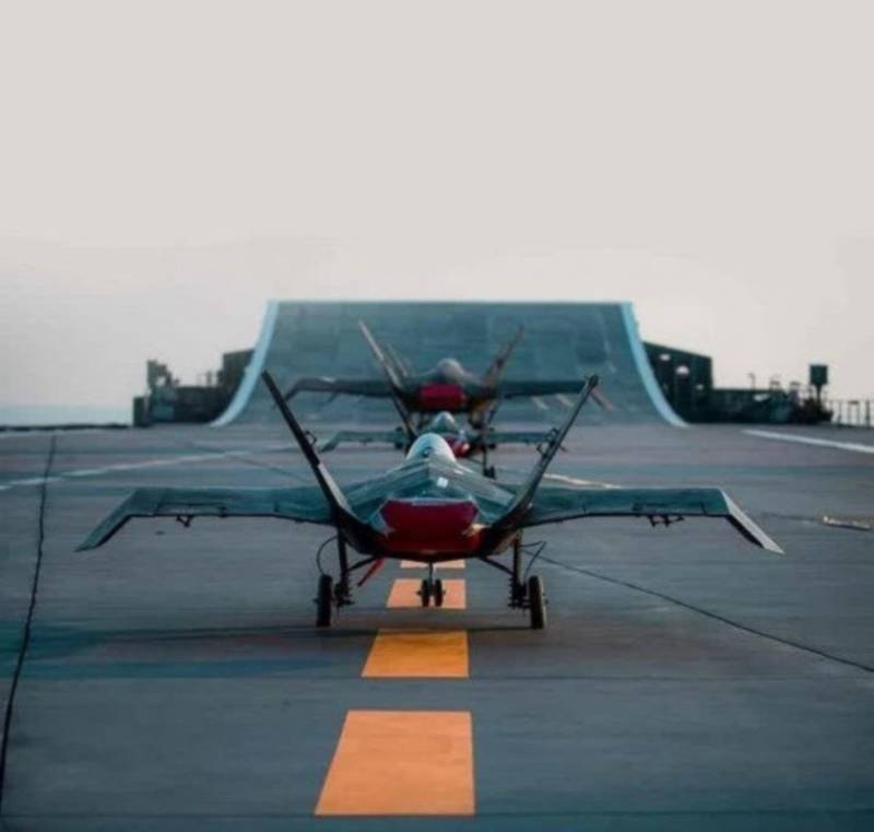 Nav�o portadrones Shahid Bagheri de la Armada de Ir�n.