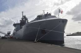 El buque log�stico Jacques Stosskopf (A726) a su llegada al puerto de Martinica. (Cr�ditos Fuerzas Armadas en las Antillas)