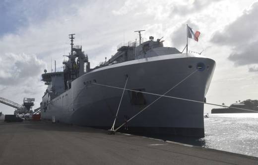 El buque log�stico Jacques Stosskopf (A726) a su llegada al puerto de Martinica. (Cr�ditos Fuerzas Armadas en las Antillas)