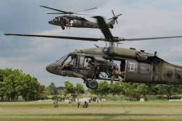 Helic�pteros UH-60M del 1.er Batall�n del 228� Regimiento de Aviaci�n del US Army durante un ejercicio militar del SOUTHCOM en El Salvador. (Foto: US Army)