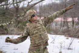 El Ej�rcito de los Estados Unidos acaba de incorporar a su arsenal la granada M111 que aporta capacidad de empleo en zonas urbanas. (U.S.Army, Christopher Arthur) 