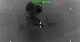 Captura de la secuencia del ataque al portadrones iran� (US CENTCOM)