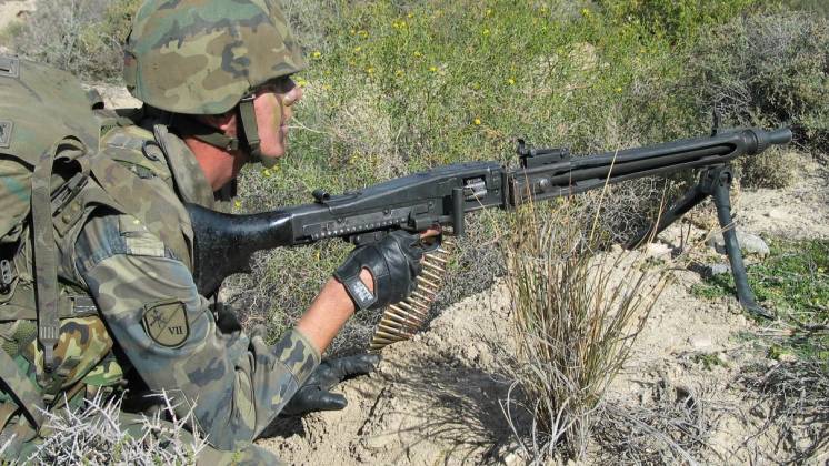 Las ametralladoras medias del Ej�rcito de Tierra, pese a ser armas s�lidas y efectivas, tienen muchas d�cadas a sus espaldas y se requiere iniciar su reemplazo. (Octavio D�ez C�mara)