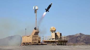 Sistema integrado de contramedidas para drones de baja velocidad y baja altitud de Raytheon (FS-LIDS)  Fuente de la imagen Raytheon.