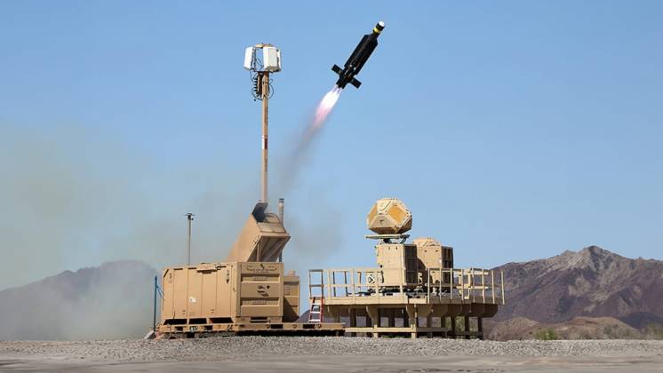 Sistema integrado de contramedidas para drones de baja velocidad y baja altitud de Raytheon (FS-LIDS)  Fuente de la imagen Raytheon.