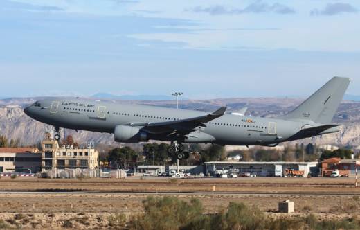 Uno de los A330-200 MRTT del Ala 45 aterrizando en la Base A�rea de Zaragoza. (foto Julio Maiz)