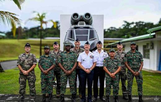 Personal del Ej�rcito del Aire y del Espacio de Francia y las Fuerzas de Defensa de Guyana en la Base A�rea 367 Capit�n Fran�ois Mass�. (Cr�ditos FAG)