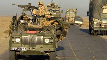 Un Land Rover del British Army patrullando en Afganist�n, durante la �ltima presencia de Reinos Unido en el pa�s asi�tico. (foto Ministerio de Defensa brit�nico)