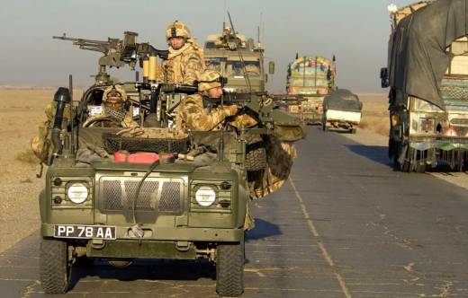 Un Land Rover del British Army patrullando en Afganist�n, durante la �ltima presencia de Reinos Unido en el pa�s asi�tico. (foto Ministerio de Defensa brit�nico)