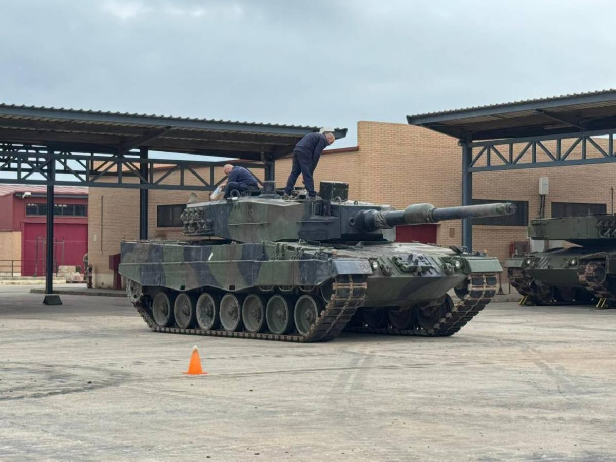 Una de los carros de combate �Leopard� 2A4 del Ej�rcito de Tierra de guarnici�n en Melilla. (foto COMGEMEL)