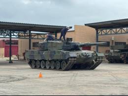 Una de los carros de combate �Leopard� 2A4 del Ej�rcito de Tierra de guarnici�n en Melilla. (foto COMGEMEL)