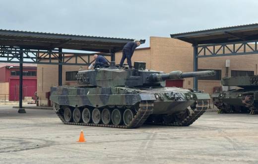 Una de los carros de combate �Leopard� 2A4 del Ej�rcito de Tierra de guarnici�n en Melilla. (foto COMGEMEL)
