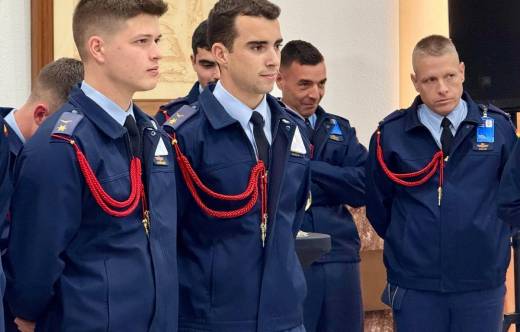 Alumnos de 3� Curso de la AGA, llevan ya la estrella del grado de alferez. (foto Ej�rcito del Aire y del Espacio)