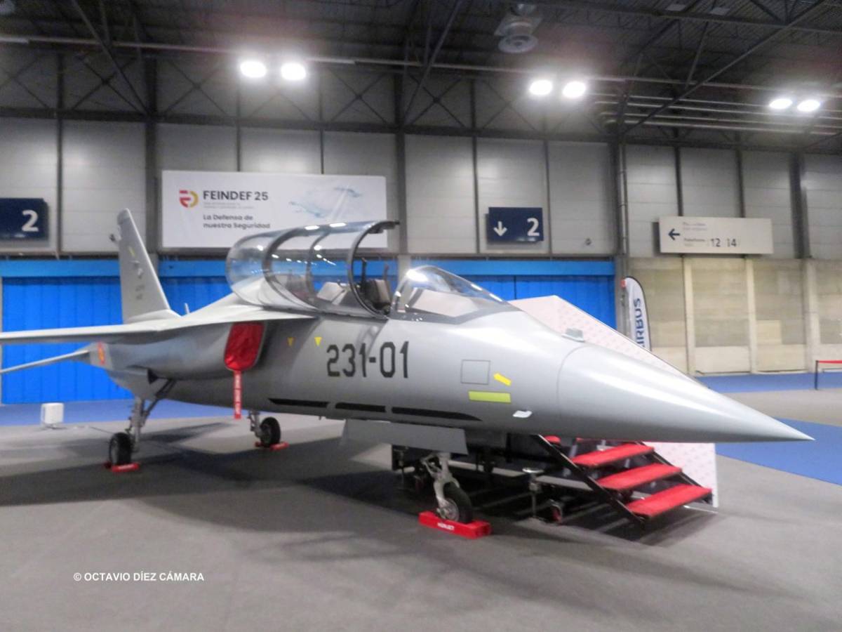 Los programas de preparaci�n de futuros pilotos van a requerir nuevas plataformas de prestaciones bien distintas de las que reemplazar�n. (Octavio D�ez C�mara)