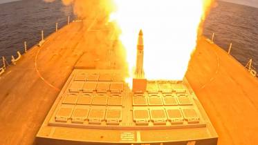 Un misil SM-3 saliendo del MK41 de un destructor Arleigh Burke (US Navy)