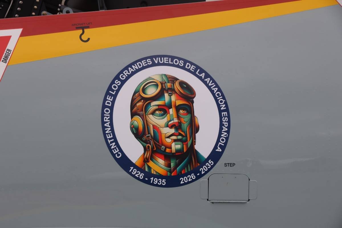 Uno de los PC-21 del CLAEX lleva pintado en su fuselaje el s�mbolo del Centenario de los Grandes Vuelos de la Aviaci�n Espa�ola
