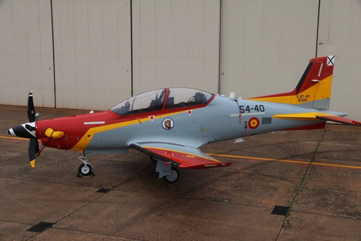 El PC-21 es un aparato de dise�o suizo de elegantes l�neas aerodin�micas.