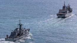 El OPV L� �George Bernard Shaw� sigue al BAC �Pati�o� en aguas del Mar de Irlanda. (foto FLOAN)