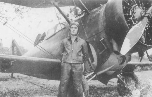 Juan Lario junto a un Grumman G-23 �Delf�n�.