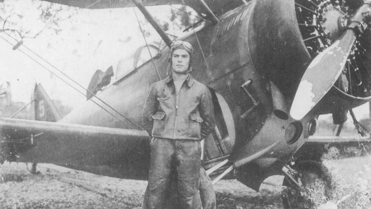 Juan Lario junto a un Grumman G-23 �Delf�n�.