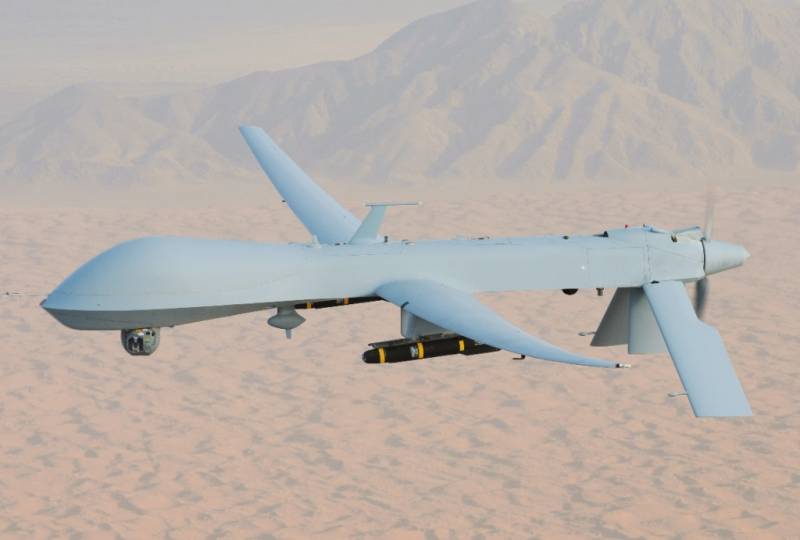 Un MQ-1 Predator, armado con misiles AGM-114 Hellfire en misión de combate sobre Afganistán (Foto de la Fuerza Aérea de EE. UU. / Teniente Coronel Leslie Pratt) Un MQ-1 Predator, armado con misiles AGM-114 Hellfire en misión de combate sobre Afganistán (Foto de la Fuerza Aérea de EE. UU. / Teniente Coronel Leslie Pratt)