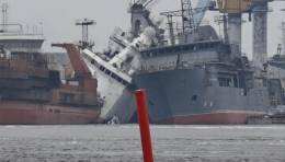 El buque da�ado en su astillero (redes sociales v�a Sistemasdearmas)