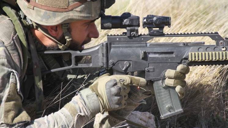 Muchos de los infantes espa�oles no han cubierto la totalidad de pr�cticas de fuego real que les har�an m�s h�biles con las armas personales y colectivas que manejan. (Octavio D�ez C�mara)