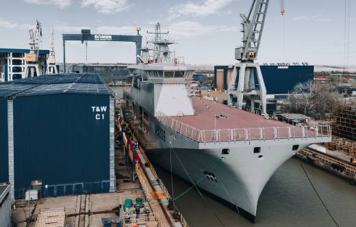 El futuro buque multiprop�sito �D. Jo�o II� puesto a flote en Galati, el pasado 7 de abril.  (foto Damen Shipyards Galati)