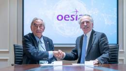 Firma del acuerdo (Grupo Oesia)