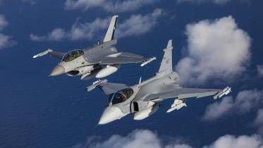 Gripen/E y F-16/D Block 50 volando juntos sobre los cielos de Brasil, en Cruzex 2024.