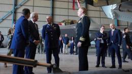 Presidente Jos� Antonio Kast visitando los F-35 del Demo Team junto al Embajador, Brandon Judd .