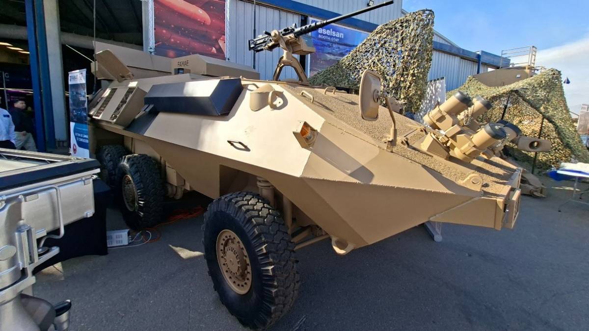 Mowag 6x6 modernizado por FAMAE del Ejército de Chile, FIDAE 2026. Mowag 6x6 modernizado por FAMAE del Ejército de Chile, FIDAE 2026.