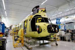 El primer CH-47F destinado a la �Luftwaffe�, en la l�nea de producci�n de la empresa Boeing Rotorcraft Systems sita en Ridley Park (Pensilvania). (foto Boeing)
