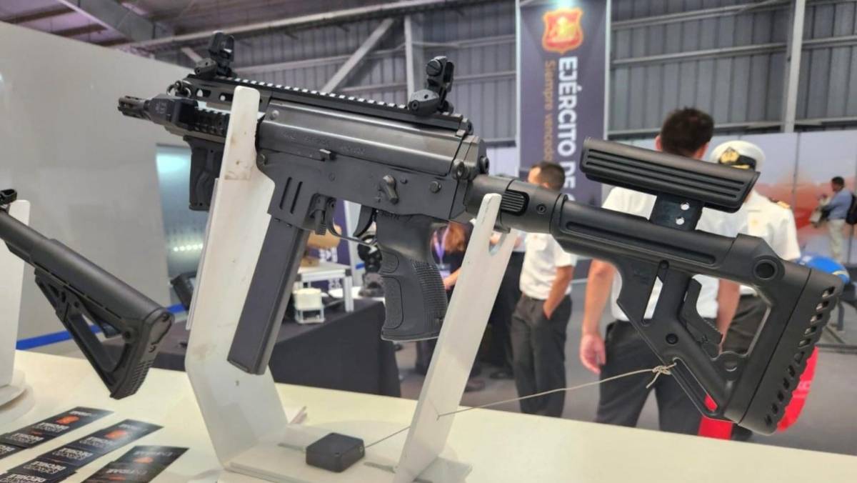 subfusil SAF modernizada versi�n 2026 de las F�bricas y Maestranzas del Ej�rcito de Chile 