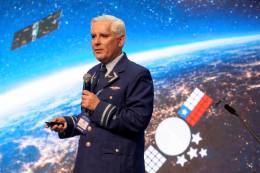Director de la Direcci�n Espacial, General de Brigada A�rea (TI) Christian Stuardo N��ez, de la Fuerza A�rea de Chile. 