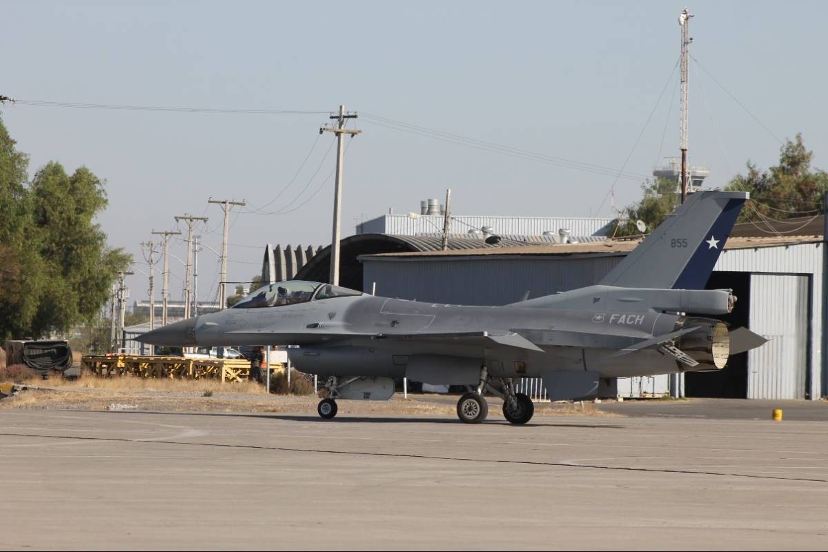 Lockheed-Martin F-16C Block 50, matricula FACH 855, del Grupo de Aviaci�n N� 3 (I Brigada Aerea) asentado en la Base A�rea Los C�ndores (Iquique). 