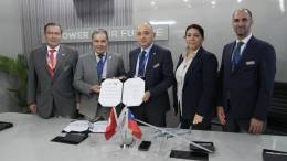Directores Ejecutivos de DTS, Roberto Avenda�o, y de ENAER, Henry Cleveland, junto a la delegaci�n de Turkish Aerospace Industries.
