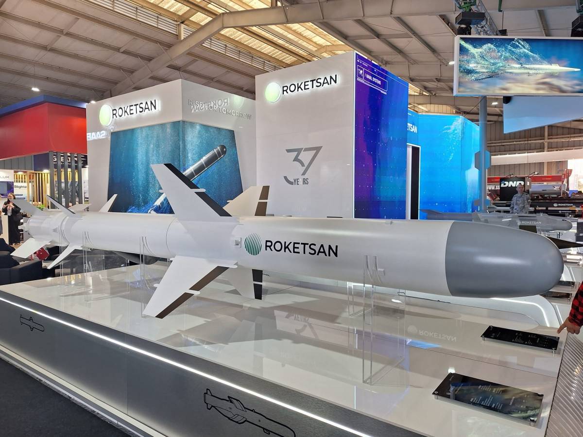 Estand de ROKETSAN en FIDAE 2026.
